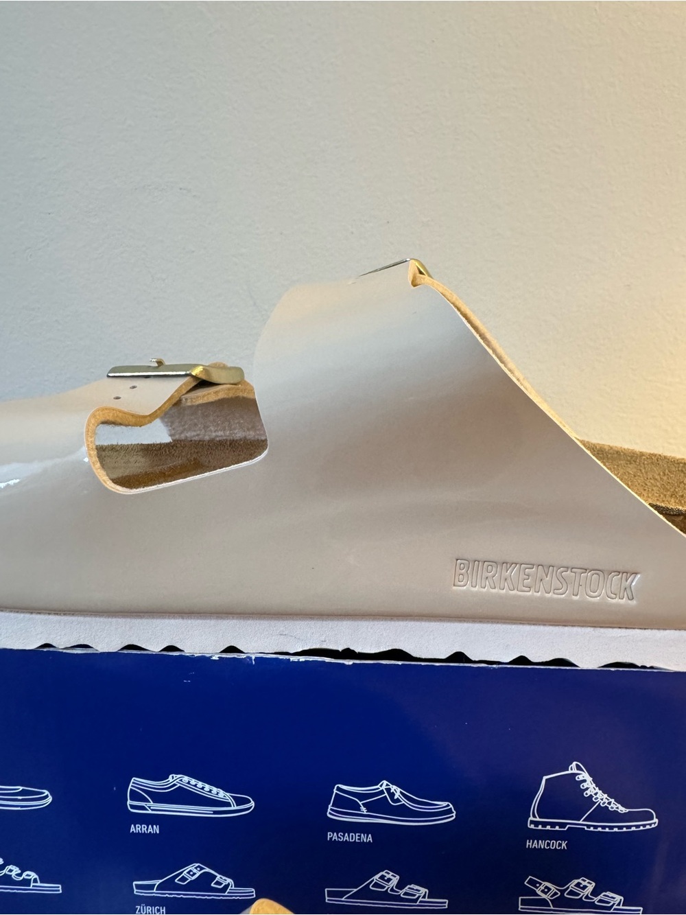 Birkenstock Arizona High Shine in Sand - Picture 4 of 14
